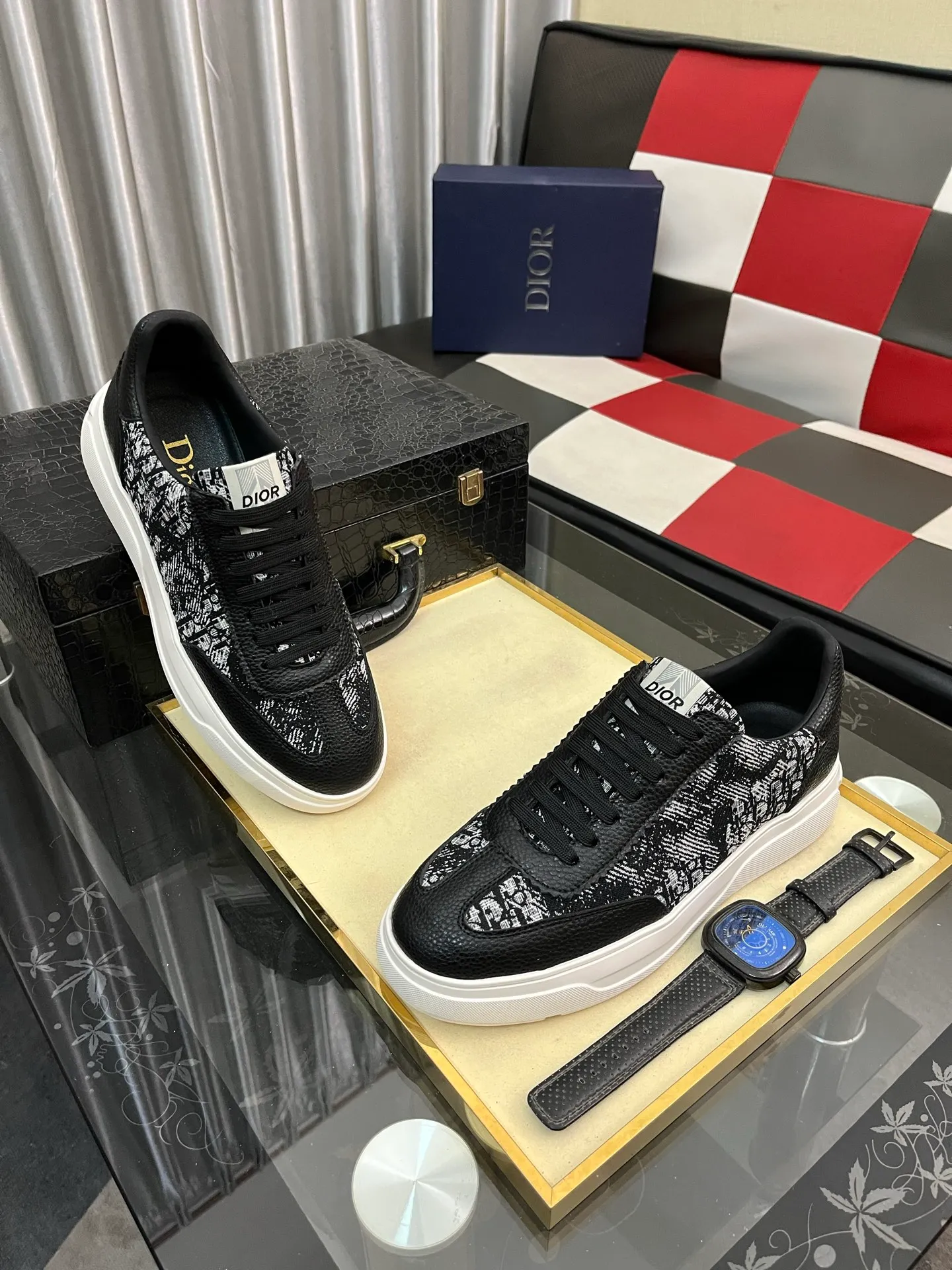 Men's shoes💰: 420⌚️⌚️[Dior] Dior's new men's genuine leather casual shoes, the highest version on the market, any comparison is welcome🆚! The original leather has excellent texture and is super high-end! Fetal sheep net lining imported from Italy, removable pad! Luxurious materials and fine workmanship, highly recommended! Code number: 38-444⃣️Color optional